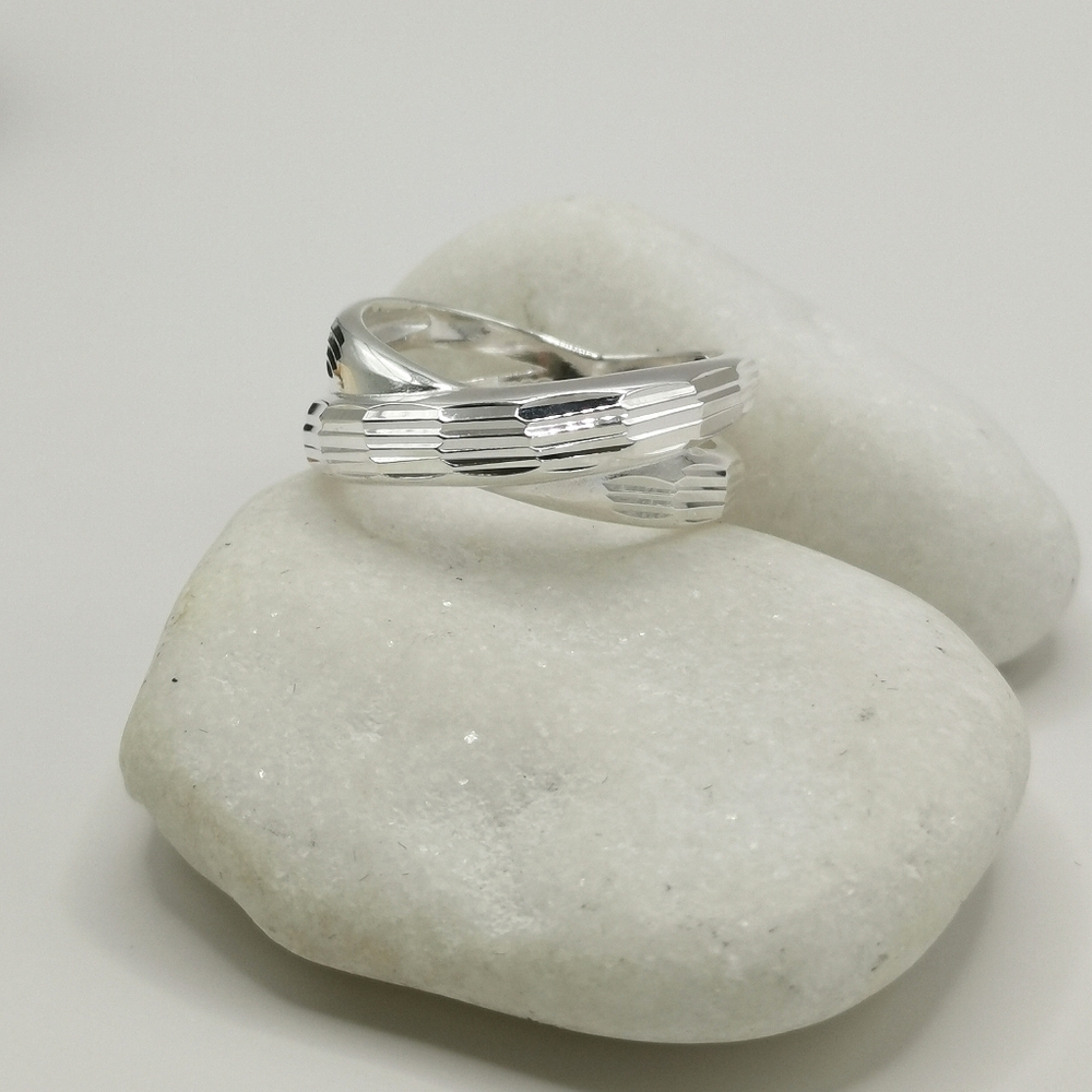 Crossover ring in sterling silver size 7 🆕 - Picture 3 of 8